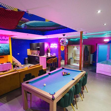 Capsule Boogie-Woogie - Jacuzzi - Sauna - Billard - Jeux - Ecran Geant - Filet Suspendu - Netflix La Louvière Esterno foto