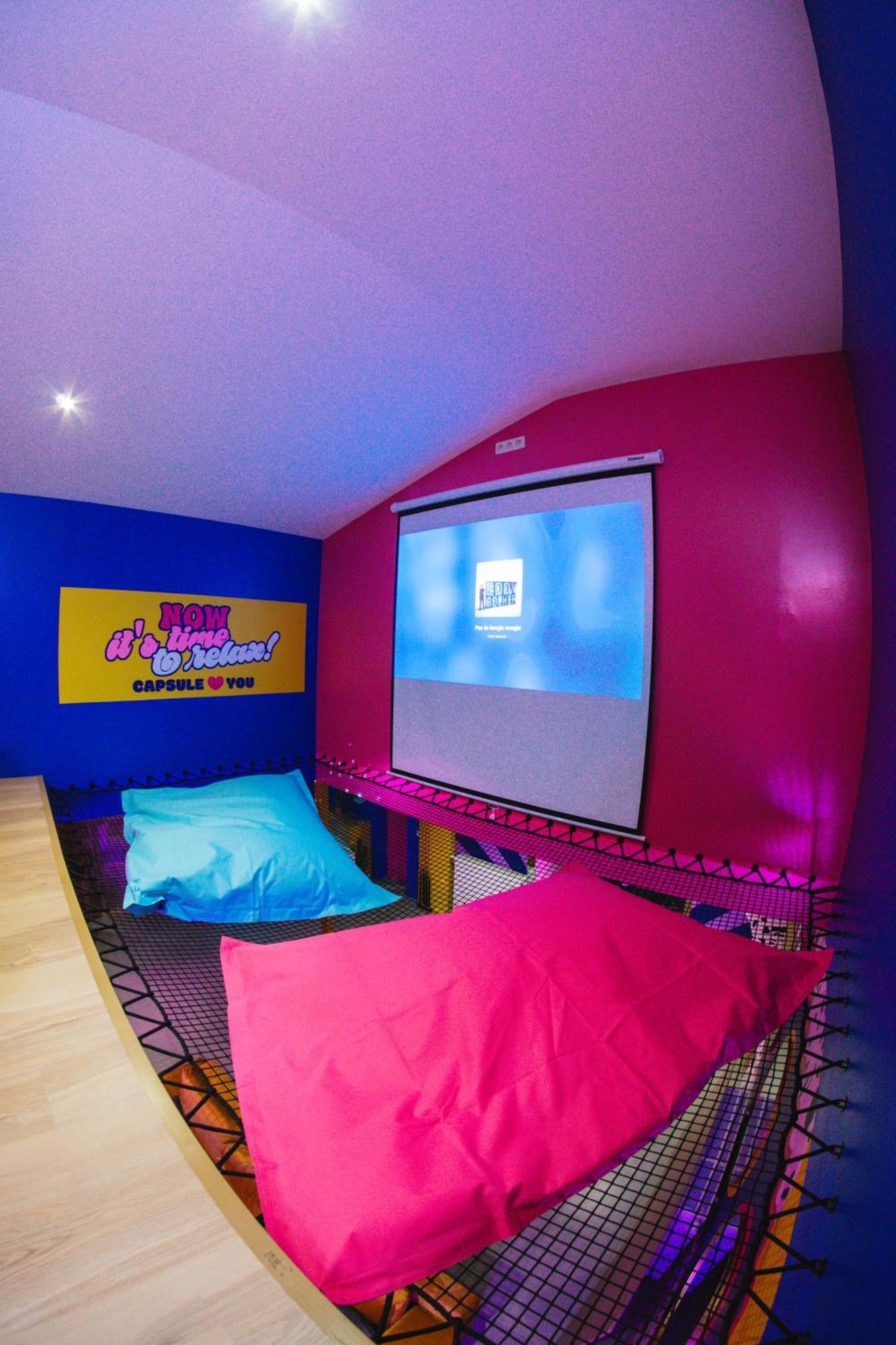 Capsule Boogie-Woogie - Jacuzzi - Sauna - Billard - Jeux - Ecran Geant - Filet Suspendu - Netflix La Louvière Esterno foto