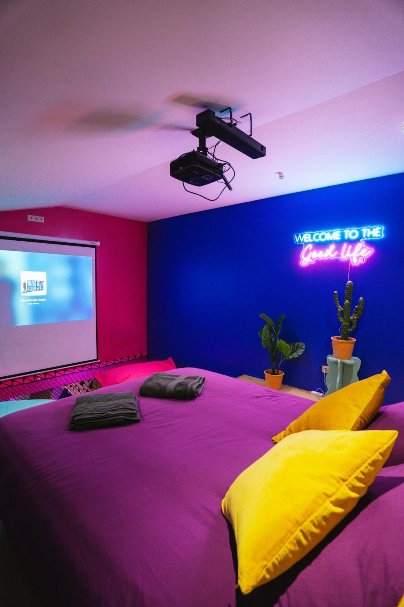 Capsule Boogie-Woogie - Jacuzzi - Sauna - Billard - Jeux - Ecran Geant - Filet Suspendu - Netflix La Louvière Esterno foto