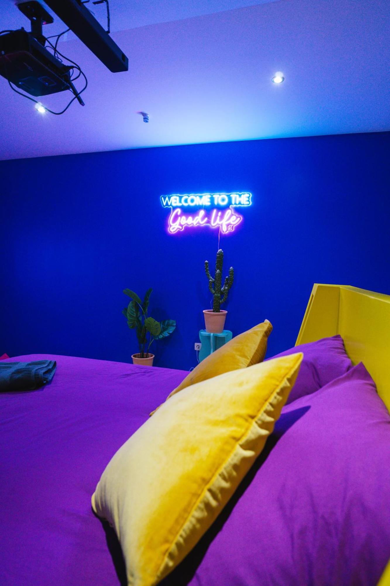 Capsule Boogie-Woogie - Jacuzzi - Sauna - Billard - Jeux - Ecran Geant - Filet Suspendu - Netflix La Louvière Esterno foto