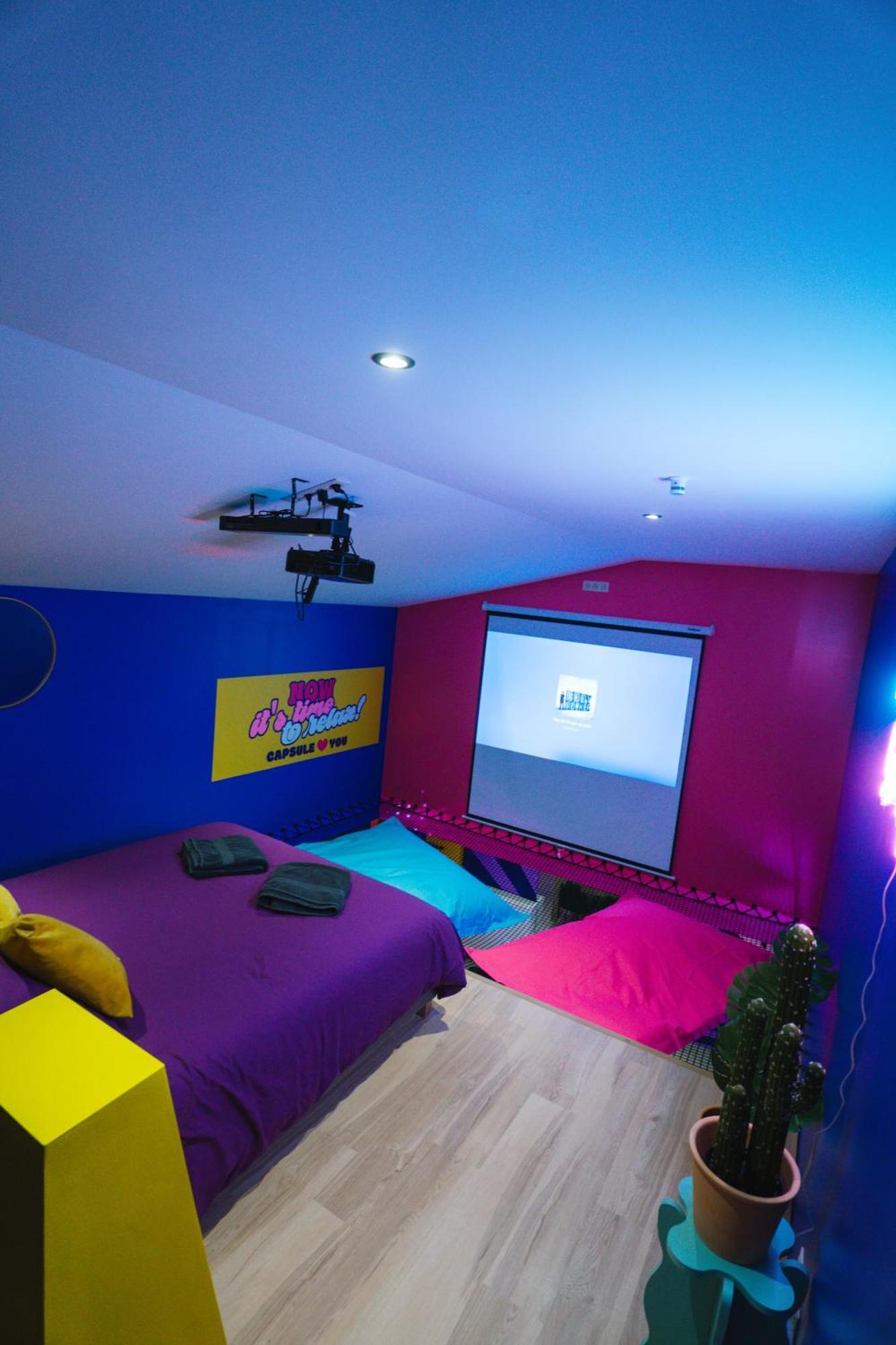 Capsule Boogie-Woogie - Jacuzzi - Sauna - Billard - Jeux - Ecran Geant - Filet Suspendu - Netflix La Louvière Esterno foto