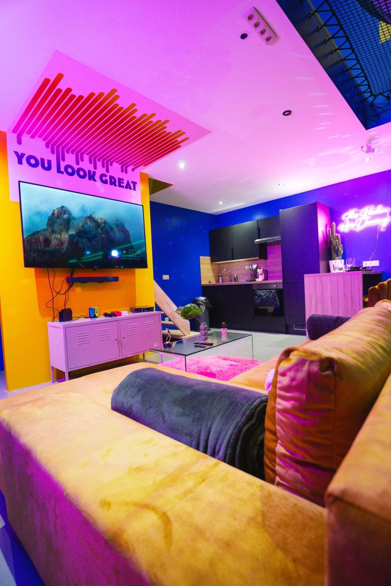Capsule Boogie-Woogie - Jacuzzi - Sauna - Billard - Jeux - Ecran Geant - Filet Suspendu - Netflix La Louvière Esterno foto