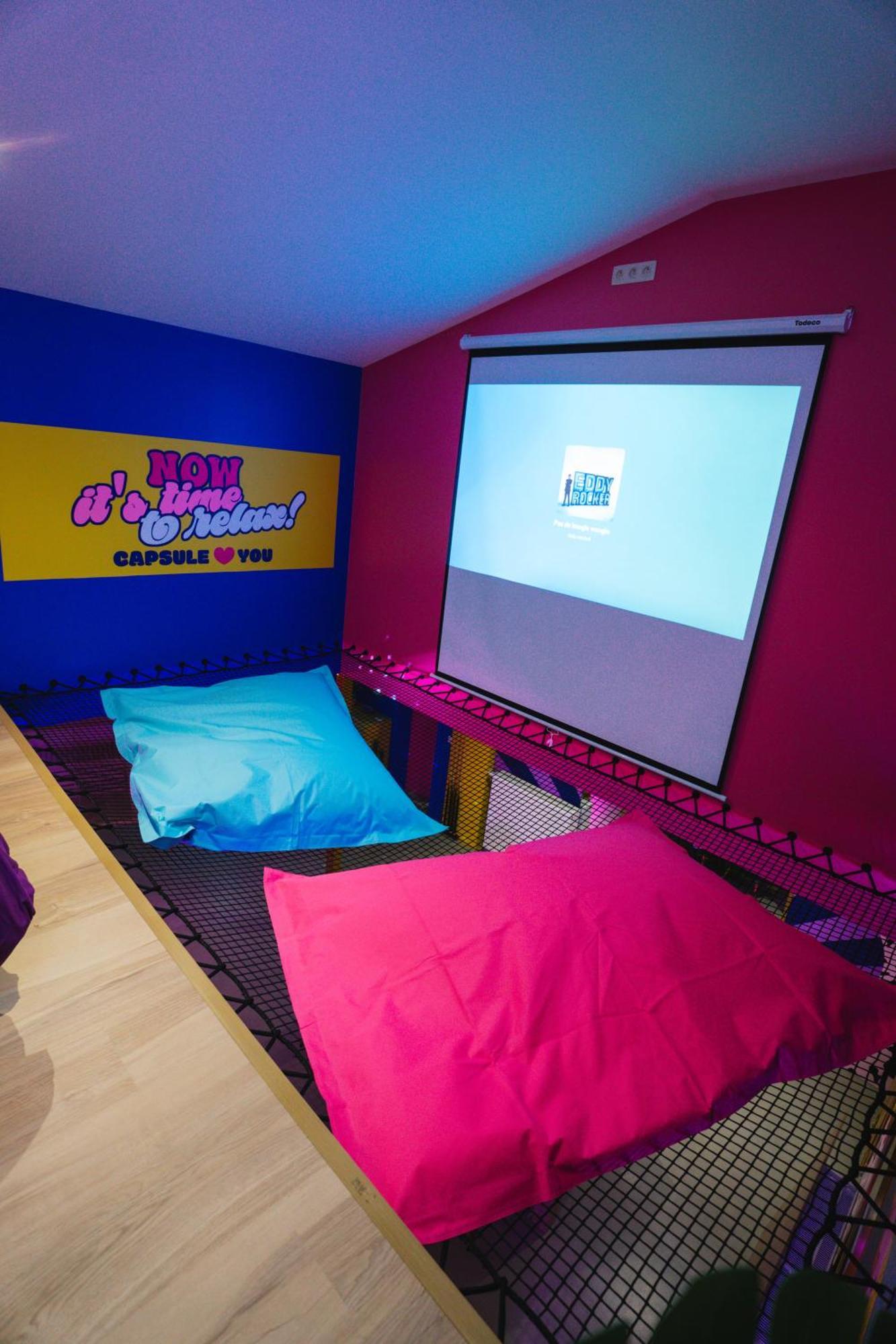 Capsule Boogie-Woogie - Jacuzzi - Sauna - Billard - Jeux - Ecran Geant - Filet Suspendu - Netflix La Louvière Esterno foto