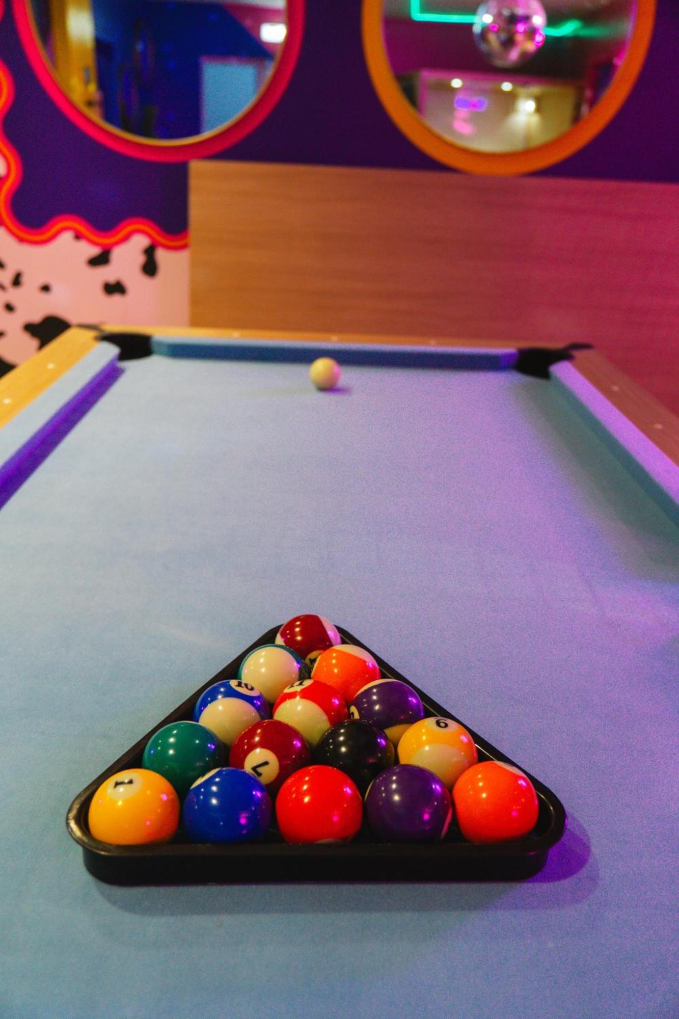 Capsule Boogie-Woogie - Jacuzzi - Sauna - Billard - Jeux - Ecran Geant - Filet Suspendu - Netflix La Louvière Esterno foto