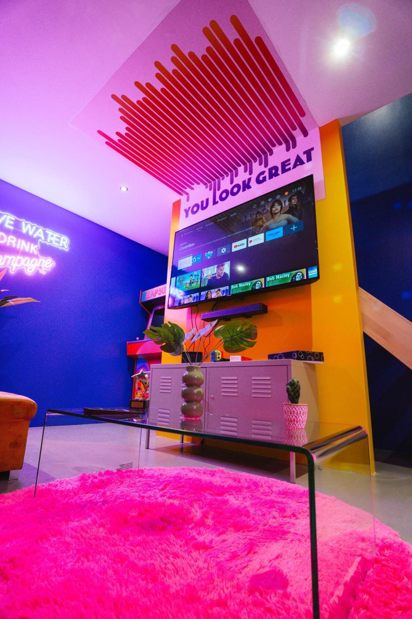 Capsule Boogie-Woogie - Jacuzzi - Sauna - Billard - Jeux - Ecran Geant - Filet Suspendu - Netflix La Louvière Esterno foto