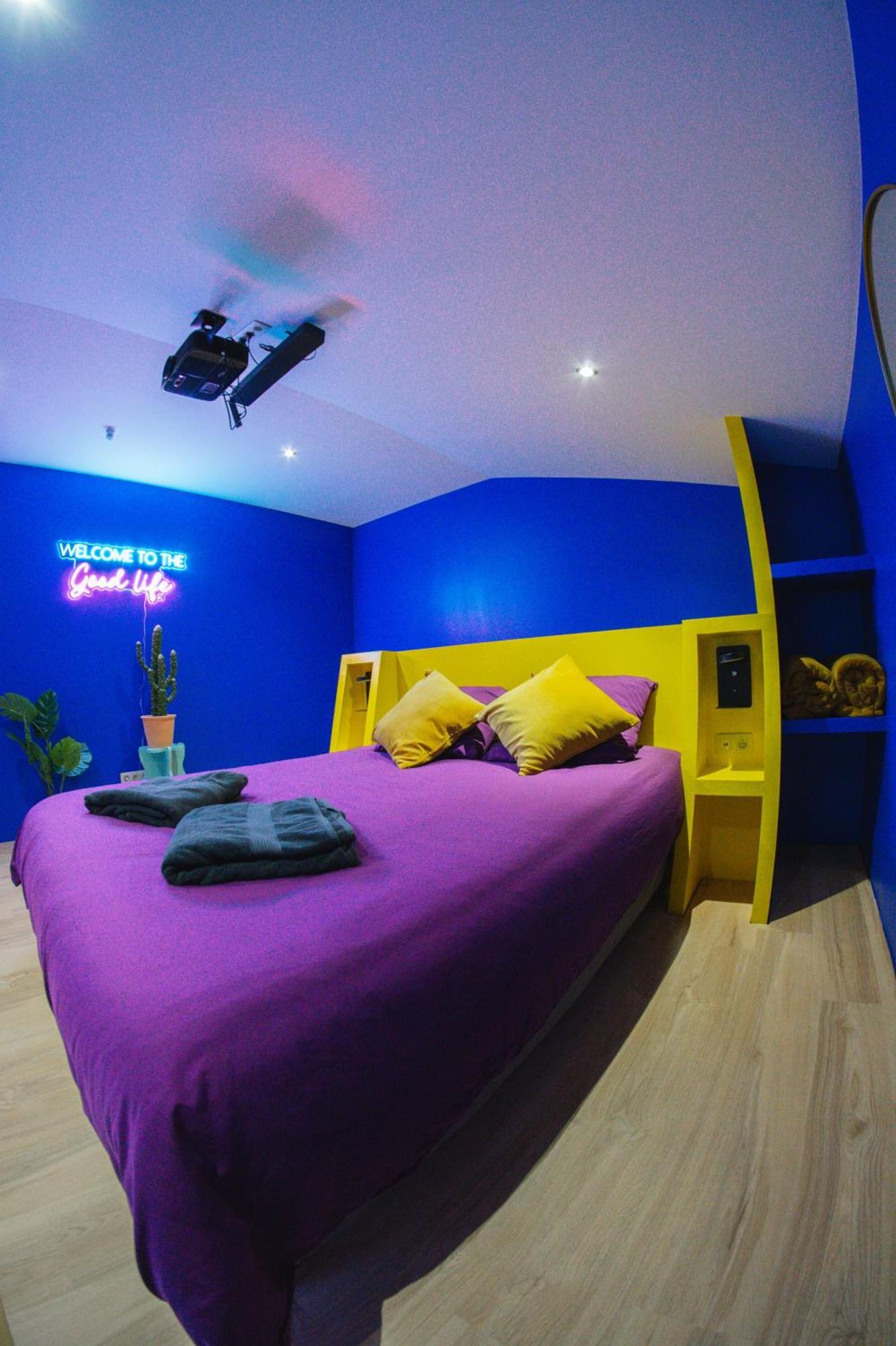 Capsule Boogie-Woogie - Jacuzzi - Sauna - Billard - Jeux - Ecran Geant - Filet Suspendu - Netflix La Louvière Esterno foto