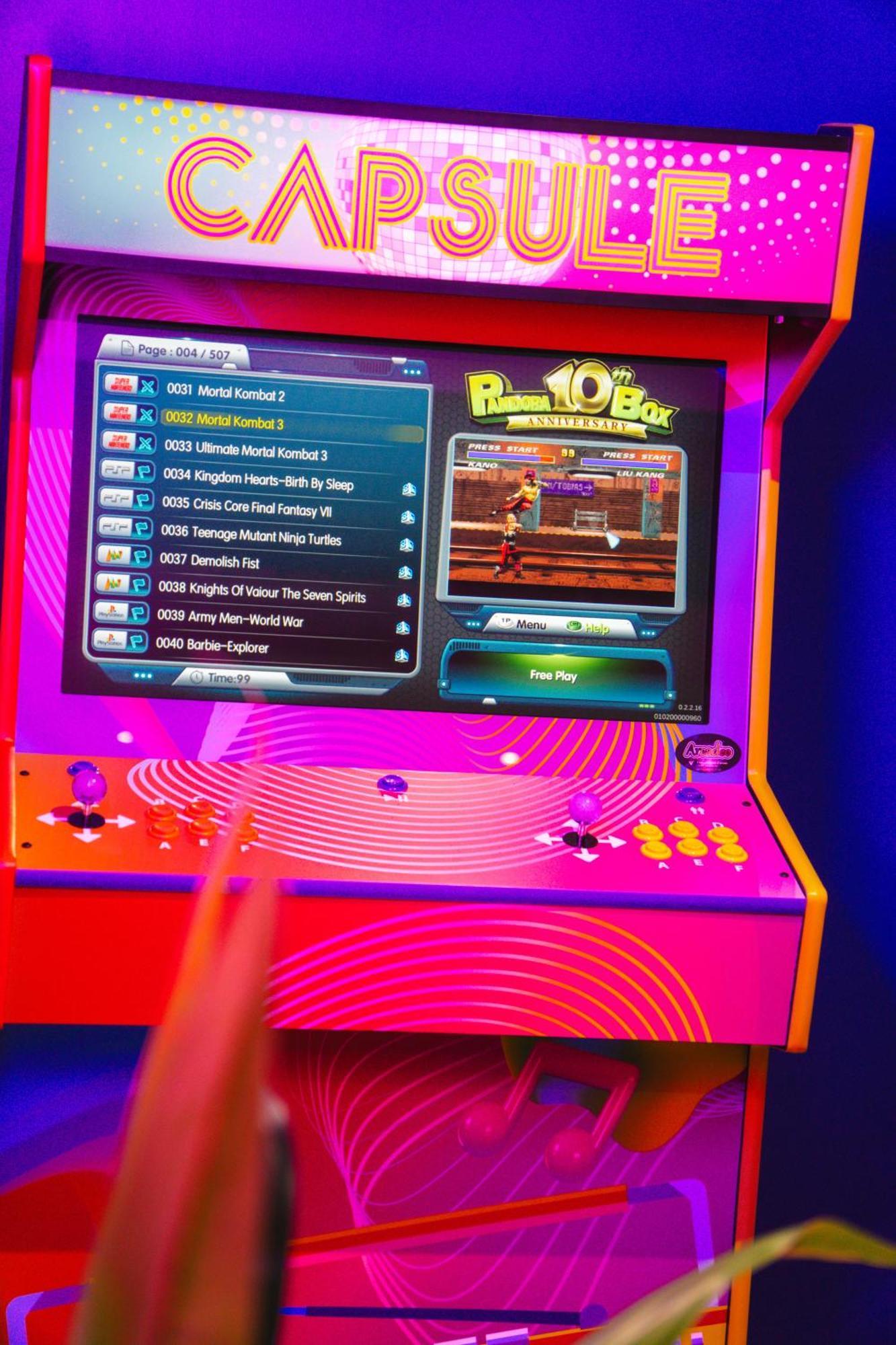 Capsule Boogie-Woogie - Jacuzzi - Sauna - Billard - Jeux - Ecran Geant - Filet Suspendu - Netflix La Louvière Esterno foto