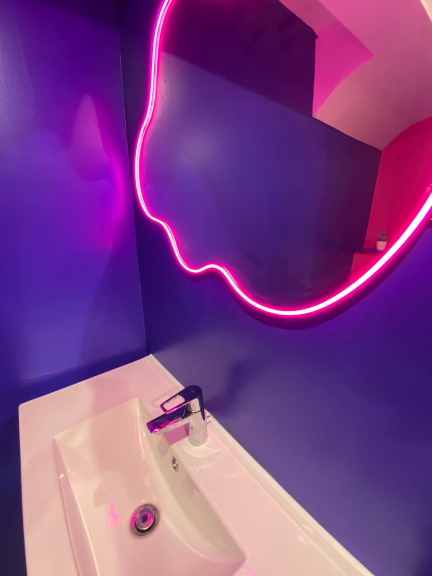 Capsule Boogie-Woogie - Jacuzzi - Sauna - Billard - Jeux - Ecran Geant - Filet Suspendu - Netflix La Louvière Esterno foto